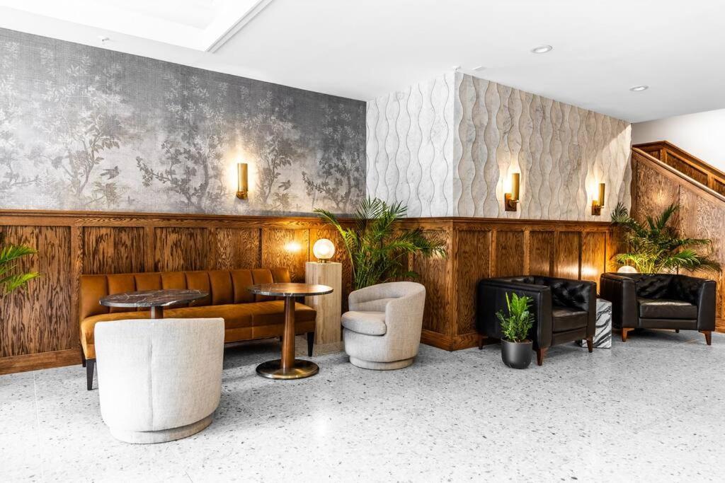 King Bed, The Phenix Historic Hotel, Spacious, Room # 406 Bangor Exterior foto